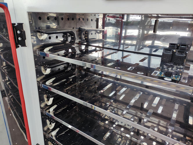 編輯 | 環(huán)儀儀器  一、產(chǎn)品簡(jiǎn)介： 常溫BIT測(cè)試?yán)匣袷怯糜诠虘B(tài)硬盤(pán)（SSD）常溫讀寫(xiě)測(cè)試（BurnInTest，BIT）的試驗(yàn)設(shè)備，老化柜可以提供固態(tài)硬盤(pán)運(yùn)行所需要的穩(wěn)定溫度，為BIT測(cè)試提供保障。   二、滿足標(biāo)準(zhǔn)： YD/T 3824-2021 面向互聯(lián)網(wǎng)應(yīng)用的固態(tài)硬盤(pán)測(cè)試規(guī)范 JEDEC 218   三、技術(shù)參數(shù)：    四、產(chǎn)品特點(diǎn)： 1、根據(jù)不同的要求提供測(cè)試電腦配置。  2、機(jī)柜(圖3)